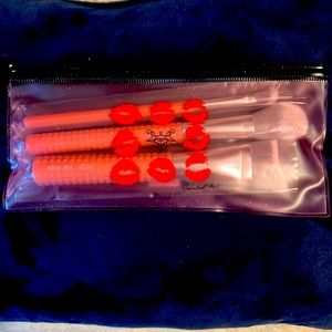 LaRuce make up brushes are the best tools you can get imo